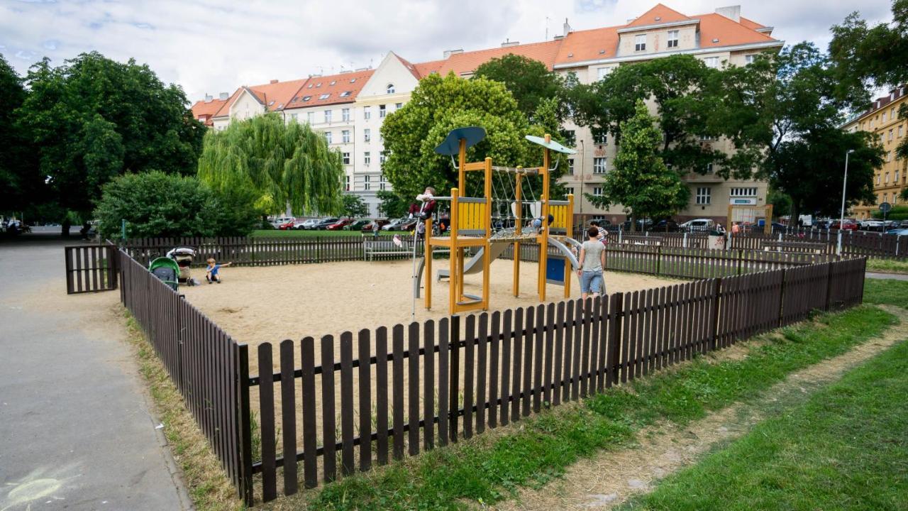Flying Bed Apartment Close To Prague Castle And Airport Exterior photo