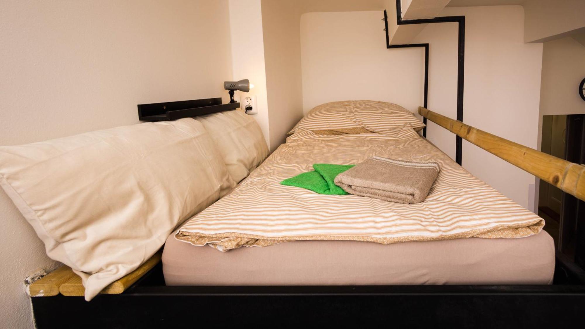 Flying Bed Apartment Close To Prague Castle And Airport Room photo