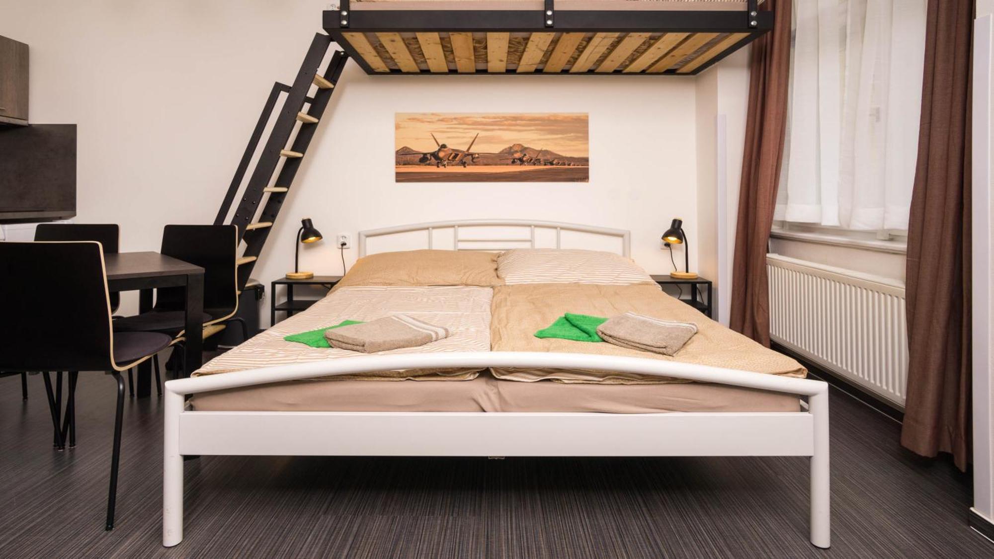Flying Bed Apartment Close To Prague Castle And Airport Room photo